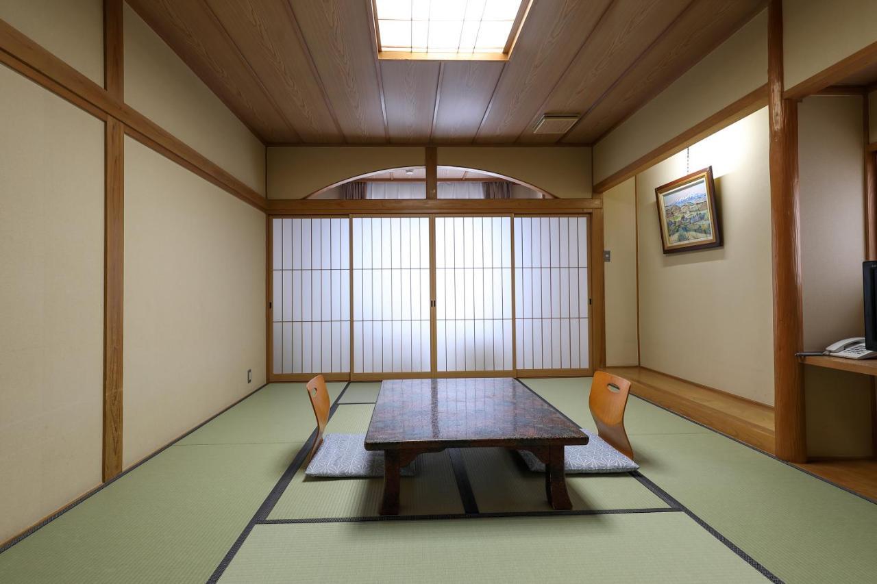 Tsukasaya Ryokan Tsuruoka Exterior photo